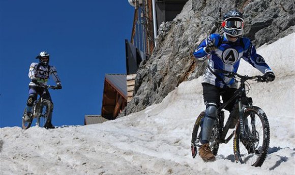 alped_huez_megavalanche_2 alped_huez_megavalanche_2